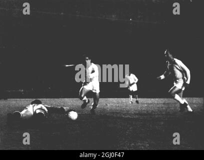 Real Madrid v Manchester United Manchester United goalkeeper Harry Gregg dives to foil an attack by Di Stefano during the match at the Bernabeu Stadium in Madrid. Real won the match 6-5. 12th November 1959. Stock Photo