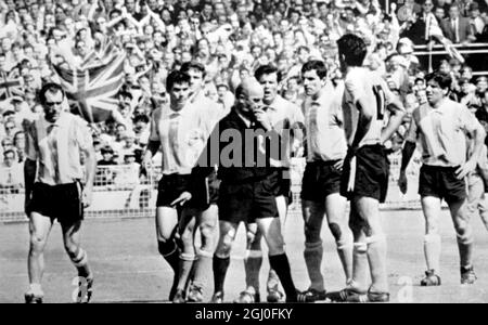 1966 World Cup England v Argentina Referee Rudolf Kreitlen orders Argentina player Antonio Rattin (second from right No.10) off the field after an incident during the England v Argentina World Cup quarter final match at Wembley. 23rd July 1966 Stock Photo