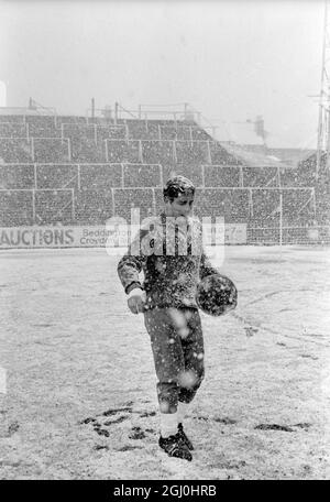 London: Snow capped Claramunt of Spain, practices ball control with his knee in the heavy snowstorm over Selhurst Park, home of 2nd Division Crystal Palace, in South London this morning. Clara and a member of the Spanish national soccer team were training in the snow in preparation for their European National Cup Quarter-Final match against England at Wembley Stadium tomorrow 2nd April 1968 Stock Photo