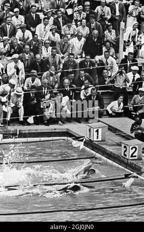 1936 Olympics, Berlin - Duel between USA and Japan in the 400m freestyle swimming. In a head-on-fight in the last third of the course, Jack Medica (USA) in lane 2 triumphed over Shunpei Uto (Japan) in lane 3. (Der Zweikampf USA-Japan: Im 400m Freistilschwimmen siegte Jack Medica-USA vor Uto-Japan in einem herlichen Kopf-an-Kopf-Kampf im letzten Drittel der letzten Bahnlange.) ©TopFoto Stock Photo