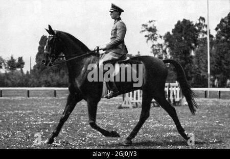 1936 Olympics, Berlin - Riding - Winner in the dressage: First Lieutenant Pollay (Germany) on the East Prussian ''Kronos''. (Sieger im Dressurreiten: Oberleutnant Pollay (Deutschland) auf dem Ostpreussen ''Kronos''.) ©TopFoto Stock Photo