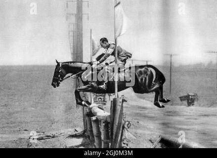Equestian Event at the 1932 Olympic Games, Los Angeles, USA, Harry Chamberlin, riding for USA on the horse Show Girl Show Girl Stock Photo