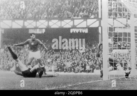 Bene scores . Liverpool , England : Hungary ' s Ferenc Bene is pictured scoring with Brazil ' s goalkeeper Gylmar and Djalma Santos pictured in the net during their World Cup match here tonight . 15 July 1966 Stock Photo