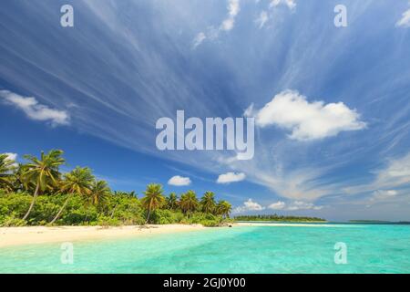 View of Funadoo Island from Funadovilligilli Island, North Huvadhoo ...