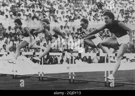 OLYMPIC GAME HURDLES 80M WOMEN FINAL PRESS LEADS AT LAST 2 SEPTEMBER 1960 Stock Photo