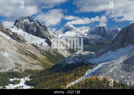 Canada, Alberta. Fresh autumn snowfall on the Kananaskis Range seen from Burstall Pass, Kananaskis Country. Stock Photo