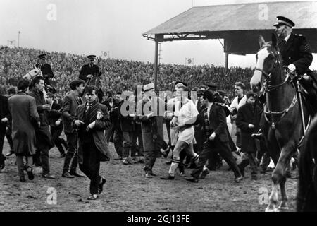 3 APRIL 1962 THE REFEREE HAD TO STOP THE SCOTTISH SEMI-FINAL CUP TIE BETWEEN ST. MIRREN AND CELTIC AFTER A PITCH INVASION REQUIRED MOUNTED POLICE TO RESTORE ORDER AND CLEAR THE PITCH OF SPECTATORS. IBROX PARK, GLASGOW, SCOTLAND. Stock Photo