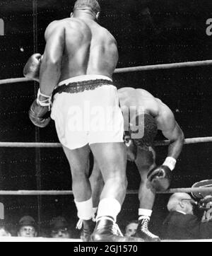 BOXERS SONNY LISTON AND FLOYD PATTERSON IN ACTION - ; 26 SEPTEMBER 1962 Stock Photo