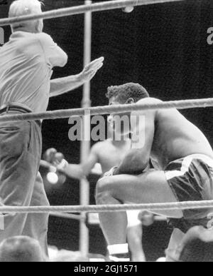 BOXERS SONNY LISTON AND FLOYD PATTERSON IN ACTION ; 26 SEPTEMBER 1962 Stock Photo