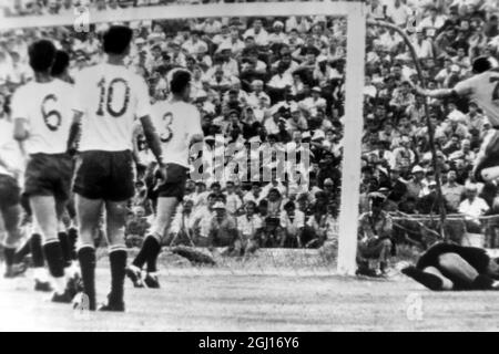 BRAZIL SLAMS ISRAEL IN INTERNATIONAL FOOTBALL MATCH IN TEL AVIV  ;  20 MAY 1963 Stock Photo