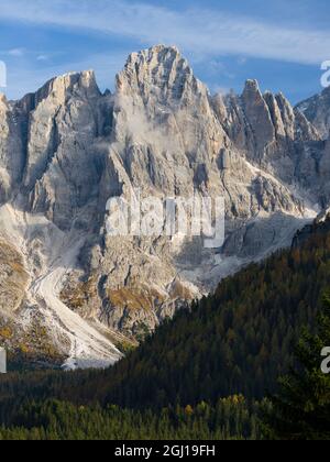 Cima dei Bureloni. Peaks towering over Val Venegia. Pala group (Pale di San Martino) in the dolomites of Trentino, Italy. Pala is part of the UNESCO W Stock Photo