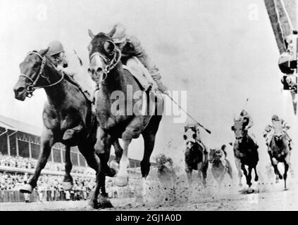 4 MAY 1964 Northern Dancer wins Kentucky Derby. Northern Dancer, with jockey Hartack up (right) flashes across the finishing line, just ahead of Hill Rise, with jockey Shoemaker up, to win the 90th Kentucky Derby on 2 May. Churchill Downs, Kentucky, USA Stock Photo