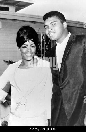 AMERICAN BOXING CHAMPION CASSIUS MARCELIUS CLAY MUHAMMAD ALI WITH FIANCEE ROI SONJI IN LOS ANGELES, CALIFORNIA ; 13 AUGUST 1964 Stock Photo