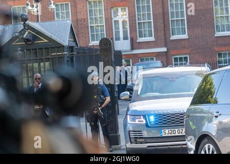London, UK. 8th Sep, 2021. A suspect package in Whitehall caused the closure of the road and the partial evacuation of Downing Street. Boris Johnson left in his convoy from the back entrance to Downing Street Credit: Ian Davidson/Alamy Live News