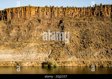 USA, Oregon. Cove Palisades State Park, columnar basalt from lava flows in cliffs above west shore of Lake Billy Chinook. Stock Photo