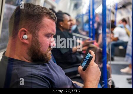London, UK. 8th Sep, 2021. Mask confusion continues on the underground after the latest easing, particularly given the increased temperature. The tube is busier and masks are still obligatory but increasing numbers are ignoring the instruction led by mixed messages from the government. Credit: Guy Bell/Alamy Live News