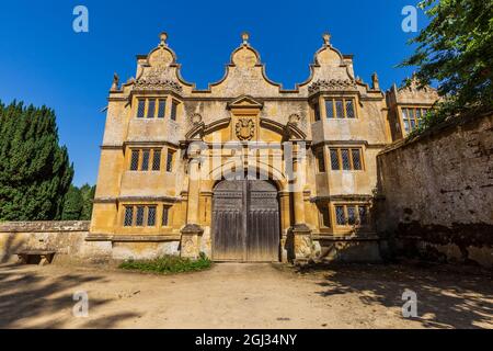 The Gatehouse of Stanway House in the village of Stanway. Cotswolds, England Stock Photo