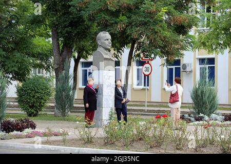 Tourists in Tiraspol at the Yuri Gagarin Monument Stock Photo