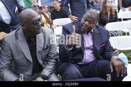 Michael Jordan, Patrick Ewing attend Derek Jeter's Hall of Fame ceremony