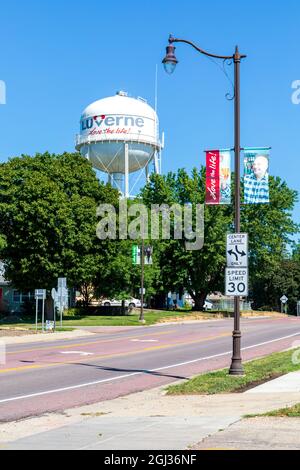 LUVERNE, MN, USA-21 AUGUST 2021: The Luverne water tower and street light with a 'Love the Life' flag.  Tower, signs, street light. Stock Photo