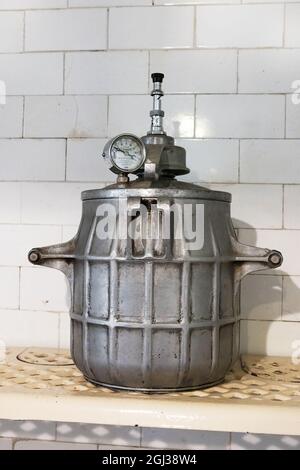 A vintage Easiwork Health pressure cooker dating from the 1930s-1950s, used in cooking and cookery in the early 20th century; UK Stock Photo