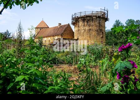 Guédelon Castle construction site, Treigny-Perreuse-Sainte-Colombe, Yonne, Bourgogne Franche-Comté region, France Stock Photo