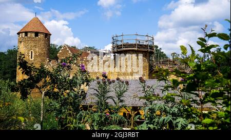 Guédelon Castle construction site, Treigny-Perreuse-Sainte-Colombe, Yonne, Bourgogne Franche-Comté region, France Stock Photo