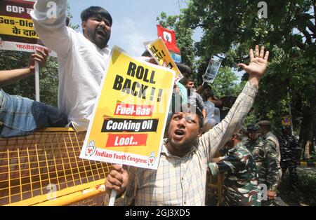 Indian Youth Congress today, staged a protest against NDA Government and  Prime Minister Narendra Modi on looting the Nation. – AA News