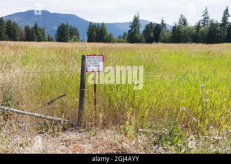 Bear in area sign, Sorrento BC Canada Stock Photo
