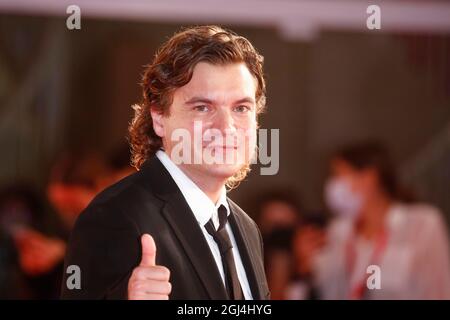 Venice, Italien. 08th Sep, 2021. Emile Hirsch attends the Golden Lion Lifetime Achievement Award Ceremony and premiere of 'Hallloween Kills' during the 78th Venice Film Festival at Palazzo del Cinema on the Lido in Venice, Italy, on 09 September 2021. Credit: dpa/Alamy Live News Stock Photo