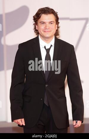 Venice, Italien. 08th Sep, 2021. Emile Hirsch attends the Golden Lion Lifetime Achievement Award Ceremony and premiere of 'Hallloween Kills' during the 78th Venice Film Festival at Palazzo del Cinema on the Lido in Venice, Italy, on 09 September 2021. Credit: dpa/Alamy Live News Stock Photo