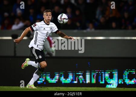 Reykjavik, Iceland. 08th Sep, 2021. Football: World Cup qualifying, Iceland - Germany, Group stage, Group J, Matchday 6 at Laugardalsvöllur stadium. Joshua Kimmich from Germany is playing the ball. Credit: Christian Charisius/dpa/Alamy Live News Stock Photo