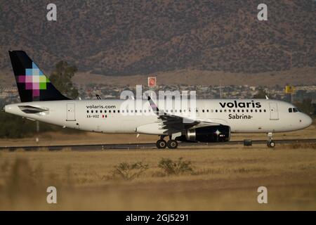 Commercial flight plane arriving at the landing strip at the General  Ignacio Pesqueira García International Airport in Hermosillo, Sonora,  Mexico  Volaris, Soriana. (Photo by Luis Gutierrez / NortePhoto.com)  Avion de vuelo comercial arribando a la pista de 