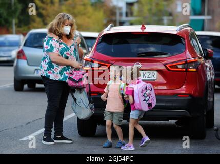 Madrid, Spain. 8th Sep, 2021. Kids go to school with their parent's company for the new school year in Madrid, Spain, Sept. 8, 2021. Credit: Gustavo Valiente/Xinhua/Alamy Live News Stock Photo