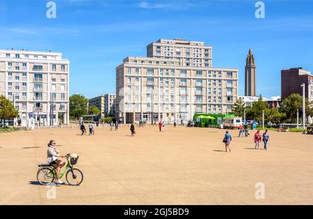 Le Havre, France - June 11, 2021: People strolling or biking on the esplanade at the western end of the Foch avenue, with the 'Porte Oceane' residenti Stock Photo