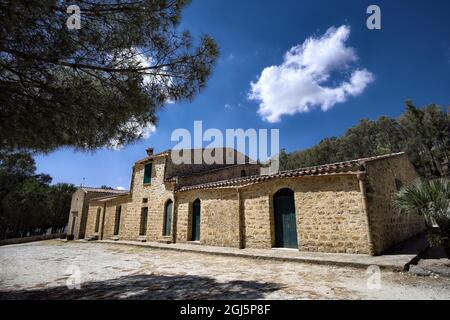 traditional house in countryside of Sicily old stone farmhouse of Alzacuda equipped area in Mazzarino (Caltanissetta) Stock Photo