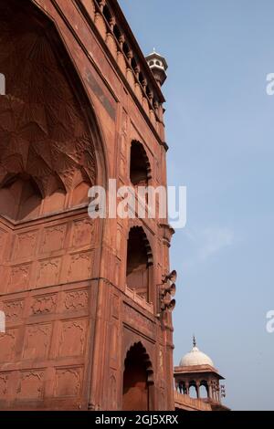 India, Delhi, Old Delhi. Jama Masjid, one of the largest mosques in India, circa 1656 AD. Constructed of red sandstone and marble. Stock Photo