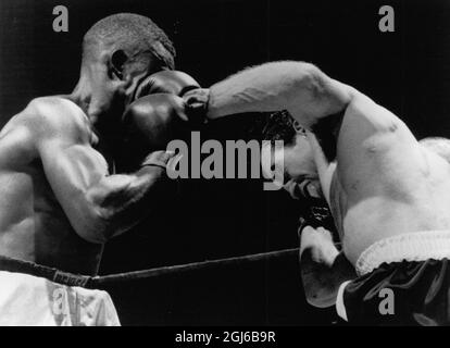 Paddy Demaroo (right with Jimmy Carter in the 11th round of the 15 round title fight) - Madison Square Garden in New York USA - 7 March 1954 Stock Photo