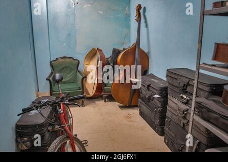 Parts in string instrument repair workshop at the Central National School of Art, Havana, Cuba Stock Photo