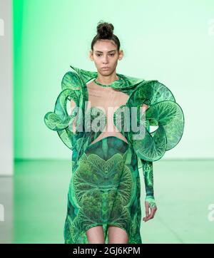 New York, United States. 08th Sep, 2021. New York, NY - September 8, 2021: Model walks runway for ThreeASFOUR during 2022 collection show at Spring Studios (Photo by Lev Radin/Pacific Press/Sipa USA) Credit: Sipa USA/Alamy Live News Stock Photo