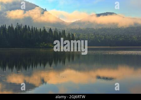 Canada, Quebec, Parc National du Mont Tremblant. Sunrise fog and reflection on Lac La Joie. Credit as: Mike Grandmaison / Jaynes Gallery / DanitaDelim Stock Photo