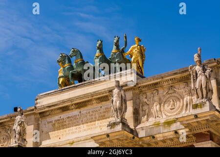 Arc de Triomphe du Carrousel with the sculpture 'Peace riding in a triumphal chariot' atop, Paris, France. Stock Photo