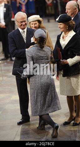 COPENHAGEN 20120114 Denmark's Princess Mary greets Sweden's King Carl XVI Gustaf and Queen Silvia in the Copenhagen City Hall, Denmark, Saturday Jan.14 2012. Danish Queen Margrethe II celebrates her 40th Jubilee this weekend. Norway's King Harald and Queen Sonja in the background. Photo: Henrik Montgomery / SCANPIX Kod: 10060 Stock Photo