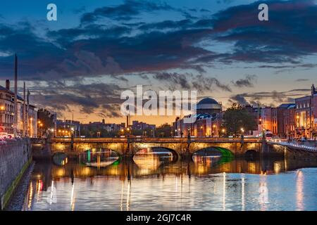 The Grattan Bridge over the River Liffey at dusk in downtown Dublin, Ireland Stock Photo