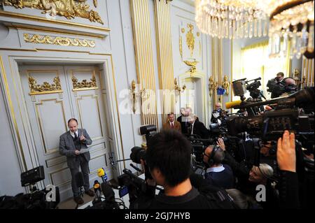 STOCKHOLM 20121011 Peter Englund, Permanent Secretary of the Swedish Academy announce that the Chinese writer Mo Yan will receive the 2012 Nobel Literature Prize in Stockholm, Sweden, October 11, 20122. Foto: Fredrik Sandberg / SCANPIX kod 10080 Stock Photo