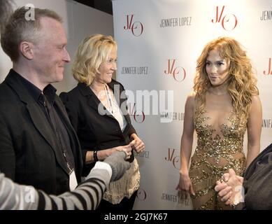 STOCKHOLM 20121105 US singer and artist Jennifer Lopez met with former ABBA-singer Agnetha Faltskog backstage after her concert in Stockholm, Sweden, November 5, 2012. Foto: Tommy Pedersen / XP / SCANPIX / kod 8518 ** OUT SWEDEN OUT ** Stock Photo