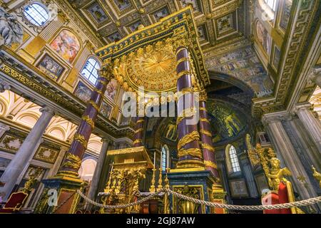 Golden high altar Santa Maria Maggiore, Rome, Italy. Built 422-432, in honor of Virgin Mary, became Papal residency before Vatican Stock Photo
