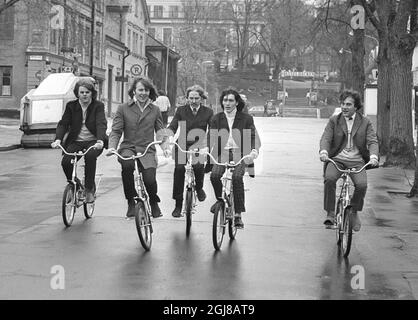 STOCKHOLM 1967-05-10 *For your files* Swedish pop group Hep Stars are seen during a filming in Stockholm, Sweden May 5, 1967. Second from left is future ABBA member Benny Andersson. Members from left Janne Frisk, Benny Andersson, Lennart Hegland, Svenne Hedlund and Christer Petterson Foto: Olle Lindeborg / TT / Kod: 190  Stock Photo