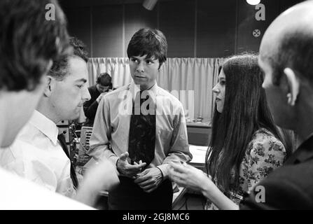 STOCKHOLM 2014-07-24 File 1968 Cliff Richard and singer Cindy Kent and the folksong group 'The Settlers' are seen in a Sweden RadioÃ‚Â´s Studio 3 studio in Stockholm, Sweden 1968. Cliff Richard was in Sweden for a charity tour and to record some of his songs for the radio showÃ¢Â€ÂTonarskvall' (Eng; Teenage NightÃ¢Â€Â). Photo Bo-Aje Mellin/SVT/TT Code 5600  Stock Photo