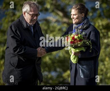 KARLSHAMN 2014-09-25 Crown Princess Victoria is seen together witH the Mayor of Karlshamn Sven-Ake Svensson during a visit to the county of Blekinge South Sweden, September 25, 2014. Victoria inaugurated the new national par Sterno and visited a science centre. Foto: Tomas LePrince / KvP / TT / kod 7136 ** OUT SWEDEN OUT**  Stock Photo